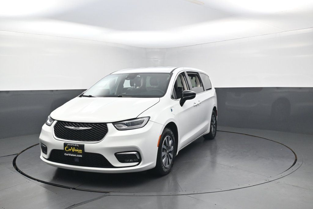 Used 2024 Chrysler Pacifica Limited FWD image 7
