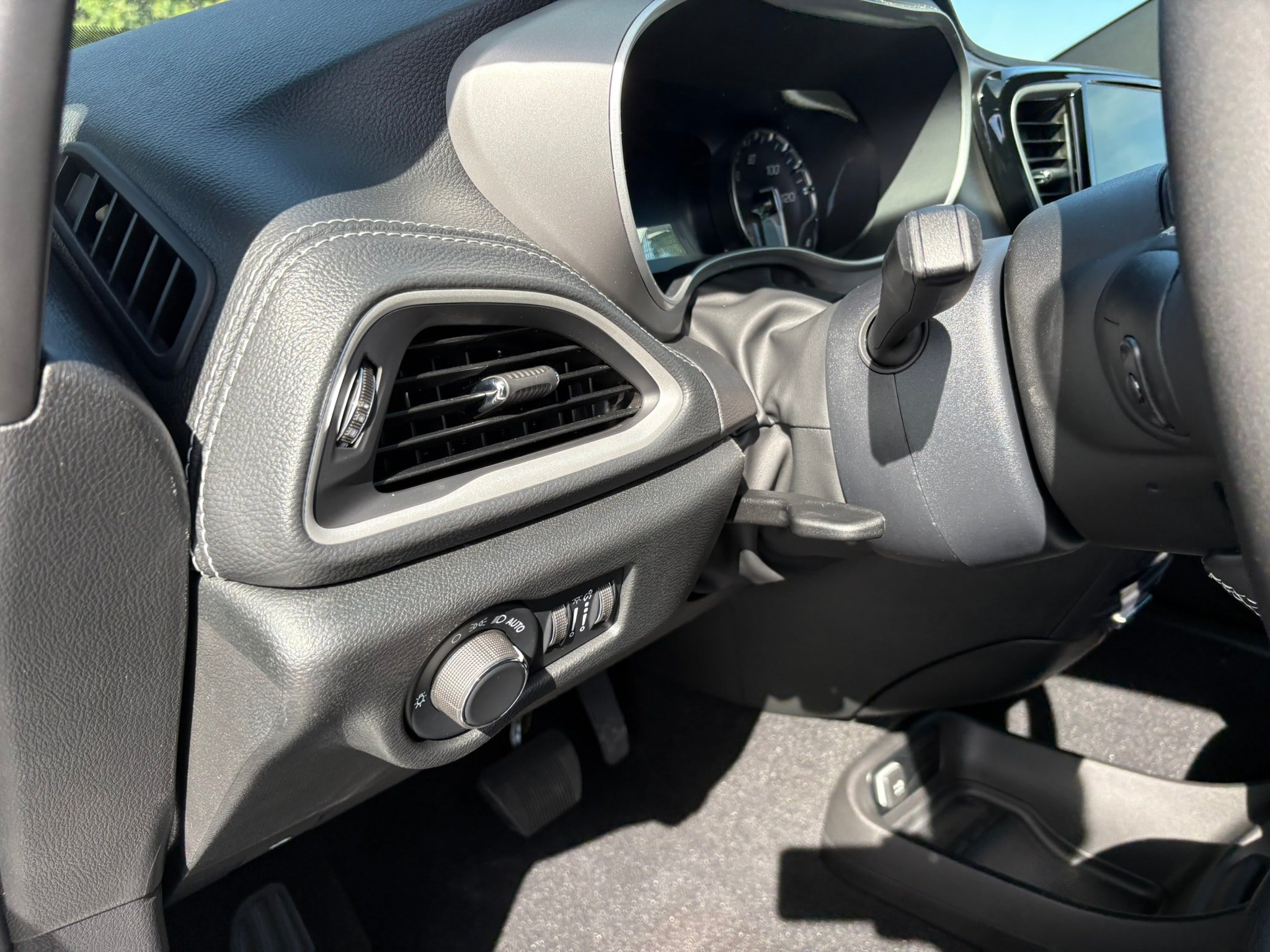 New 2027 Chrysler Pacifica Select FWD image 17