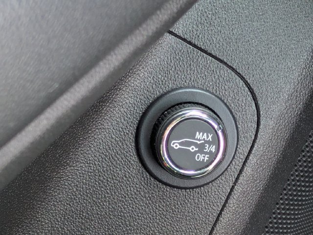 Used 2023 GMC Acadia SLE w/ Driver Convenience Package FWD image 28