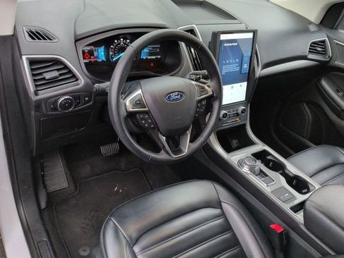 Used 2024 Ford Edge SEL image 11