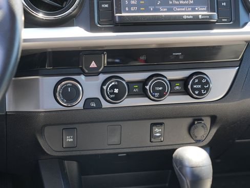 Used 2016 Toyota Tacoma SR5 w/ SR5 Appearance Package (SN) AWD/4WD image 24