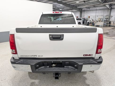 Used 2009 GMC Sierra 2500 SLT w/ SLT Convenience Package image 4