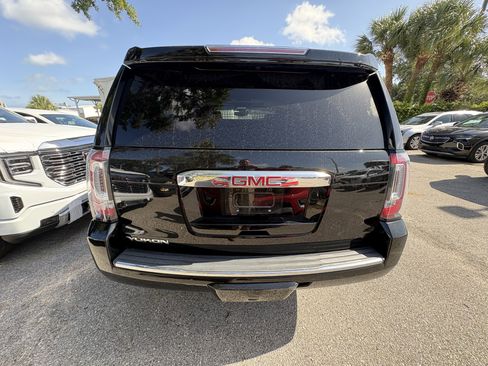 Used 2016 GMC Yukon Denali AWD/4WD image 6