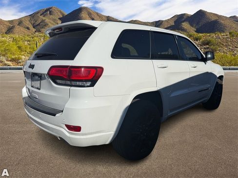 Used 2018 Jeep Grand Cherokee Altitude image 4