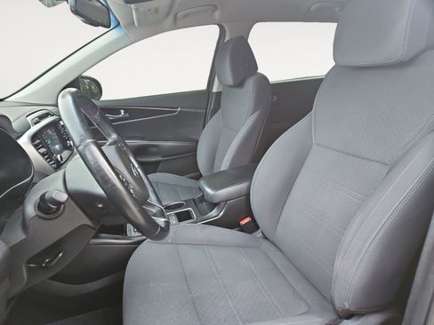 Used 2017 Kia Sorento LX w/ LX Convenience Package image 9