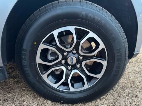 Used 2024 Ford Expedition Max XLT image 16