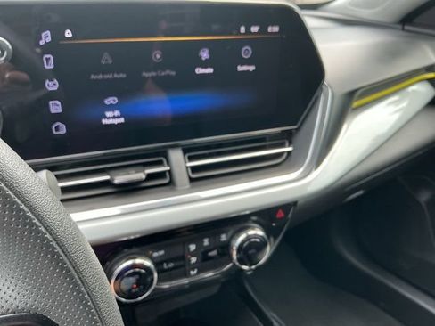 Used 2025 Chevrolet Trax LT FWD image 22