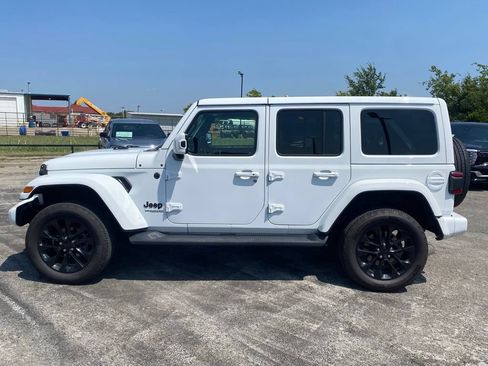 Used 2021 Jeep Wrangler Unlimited Sahara AWD/4WD image 2