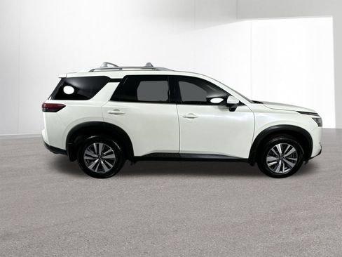 Used 2022 Nissan Pathfinder SL AWD/4WD image 38