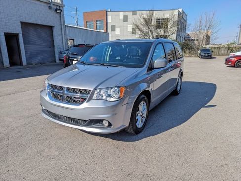 Used 2020 Dodge Grand Caravan SXT image 1