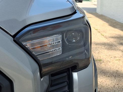 Certified 2026 Toyota Tacoma SR5 AWD/4WD image 9