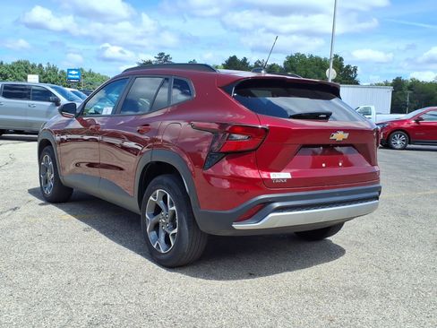 Used 2024 Chevrolet Trax LT w/ Driver Confidence Package FWD image 19