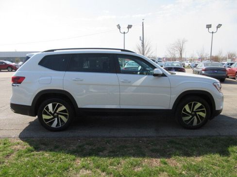 Used 2025 Volkswagen Atlas SE image 6