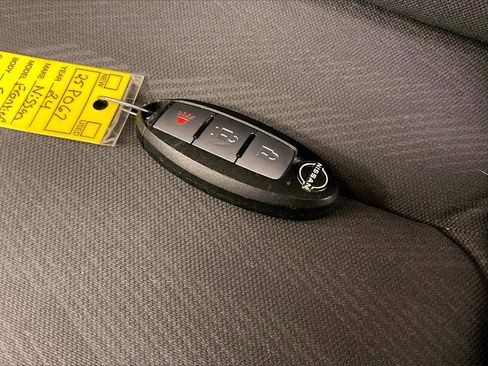 Certified 2024 Nissan Frontier SV image 10