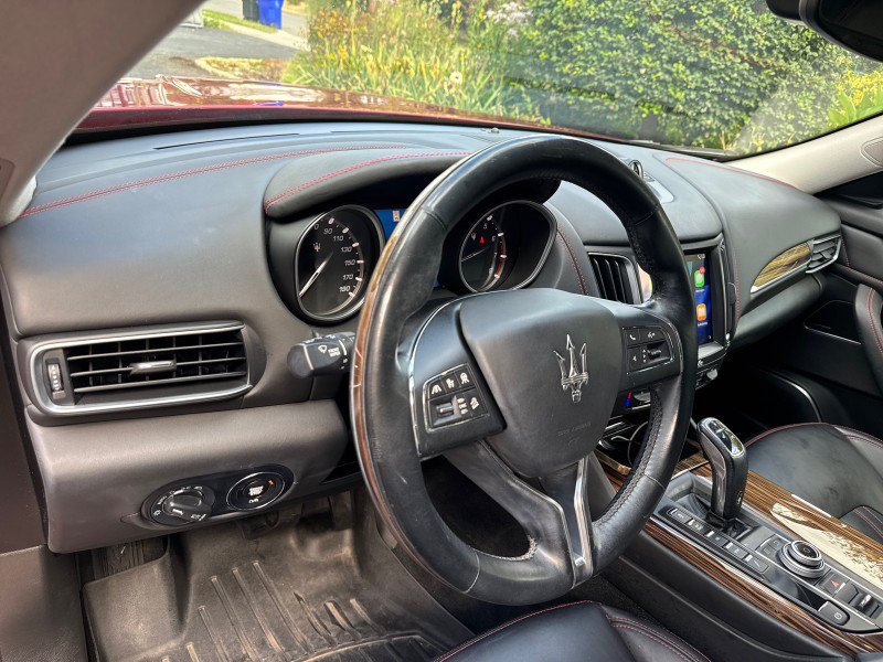 Used 2020 Maserati Levante GranLusso AWD/4WD image 18
