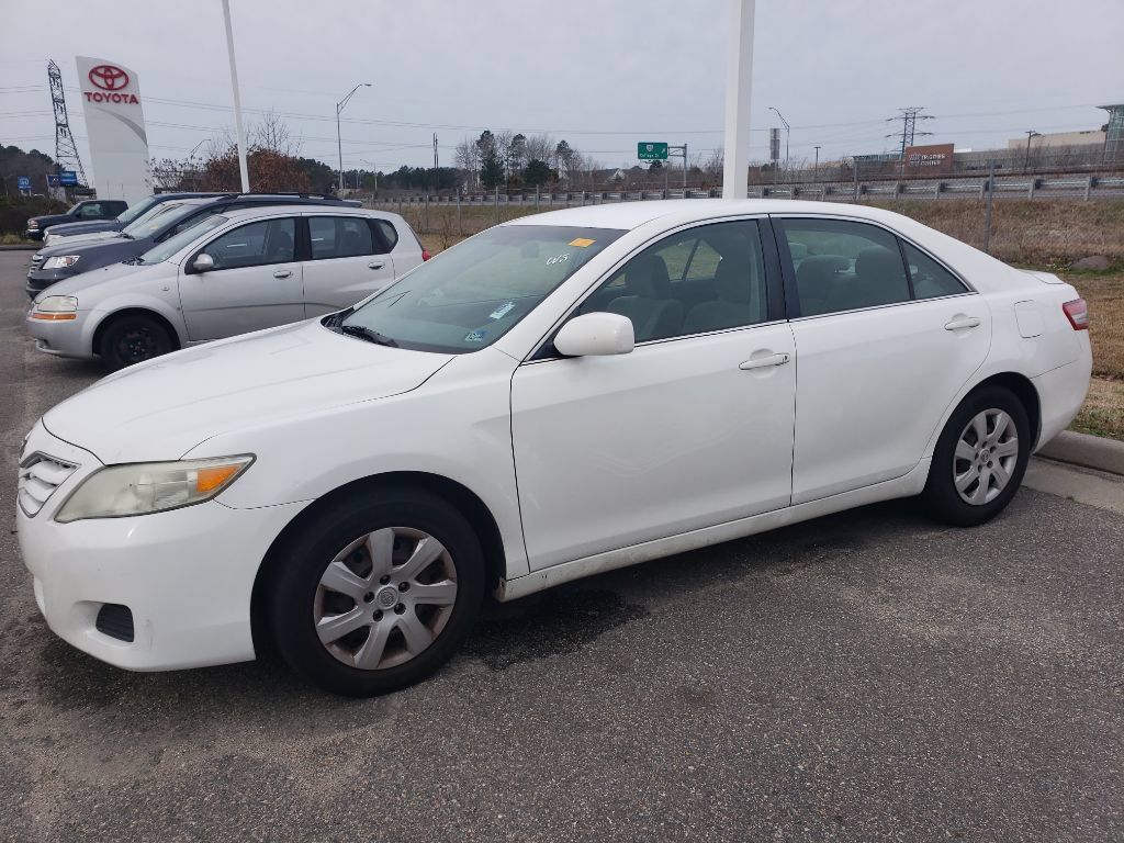 Used 2011 Toyota Camry LE FWD image 1