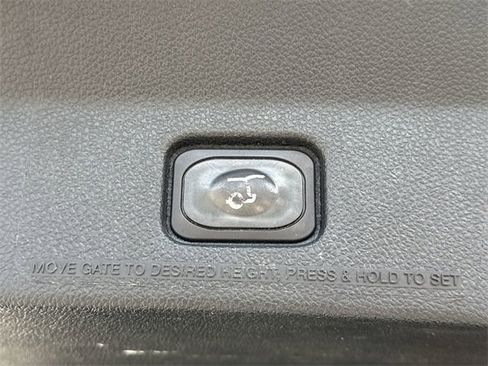 Used 2018 Ford Explorer Limited image 13