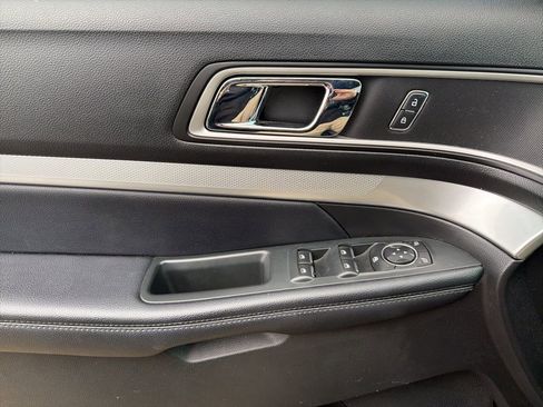 Used 2016 Ford Explorer XLT w/ Equipment Group 202A image 13