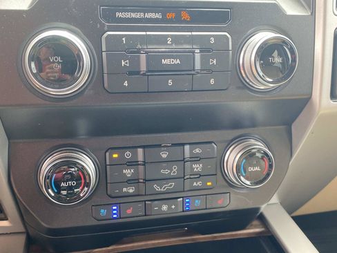 Used 2020 Ford F150 Lariat w/ Equipment Group 502A Luxury AWD/4WD image 25