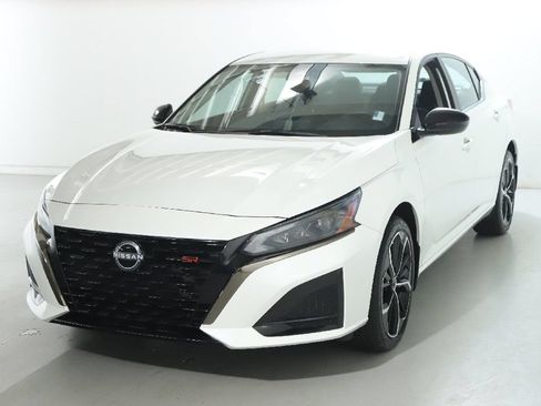 Certified 2025 Nissan Altima 2.5 SR AWD/4WD image 4