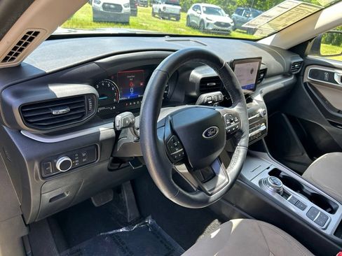 Used 2020 Ford Explorer XLT w/ Comfort Package RWD image 21