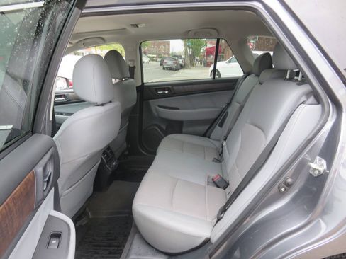 Used 2018 Subaru Outback 2.5i Limited AWD/4WD image 19