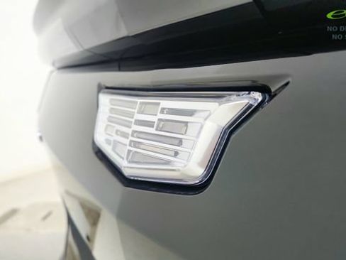 Used 2025 Cadillac Lyriq Sport AWD/4WD image 17