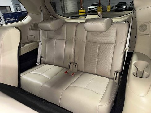 Used 2019 Nissan Pathfinder Platinum image 18