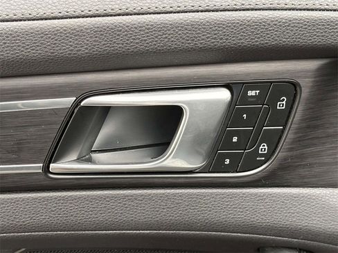 Used 2023 Porsche Panamera 4 Platinum Edition image 10