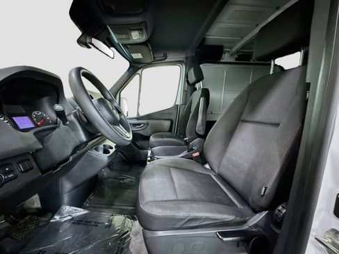 Used 2021 Mercedes-Benz Sprinter 1500 image 24