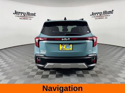 Used 2025 Kia Seltos EX image 8