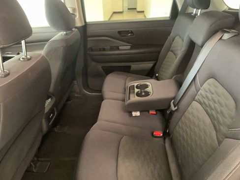 Used 2024 Nissan Pathfinder SV FWD image 15