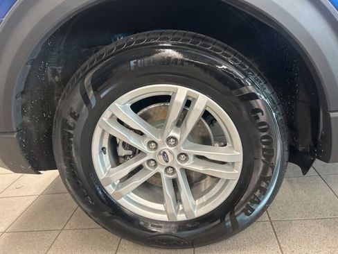 Used 2021 Ford Explorer XLT w/ Equipment Group 202A image 11