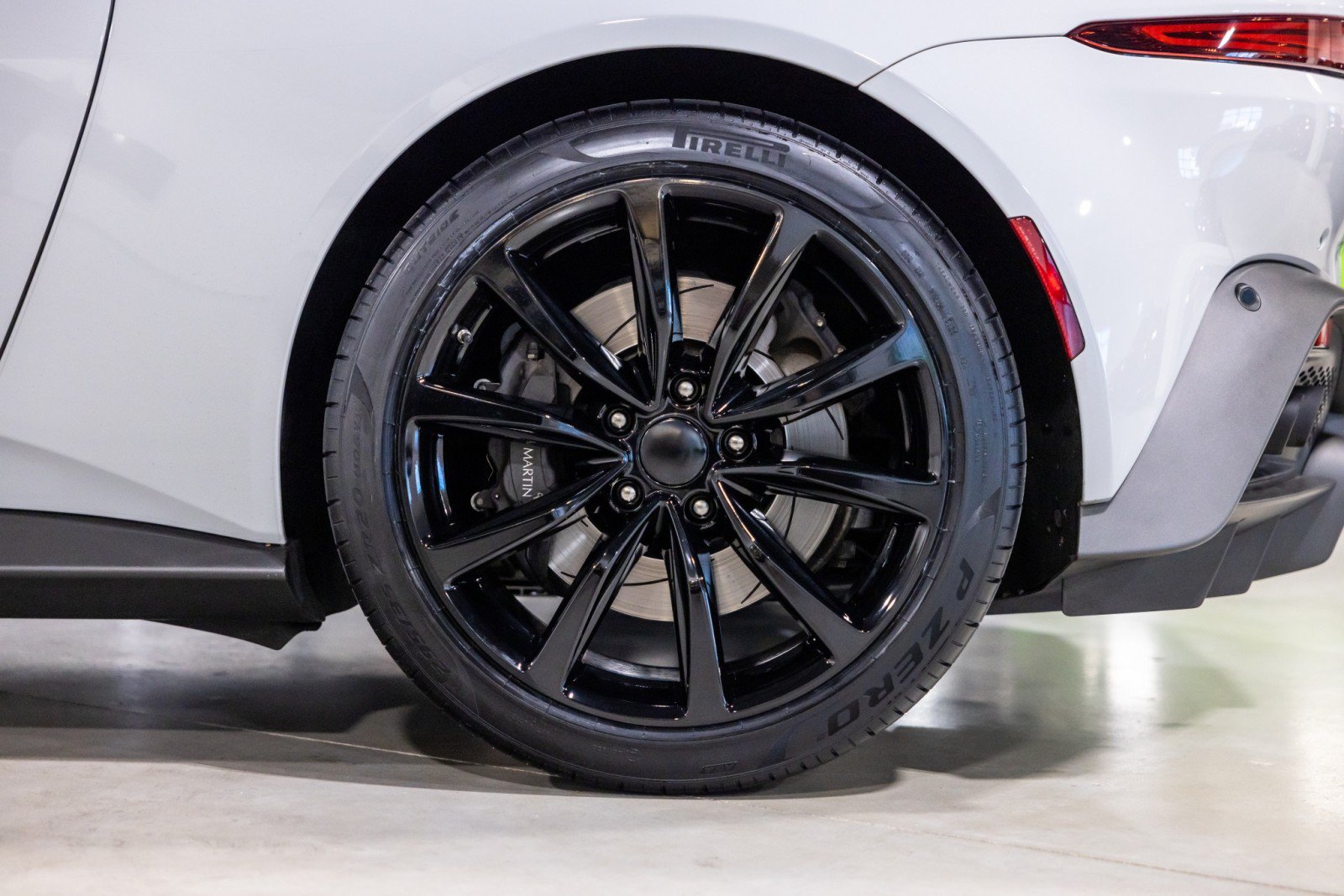 Used 2023 Aston Martin V8 Vantage Coupe RWD image 16