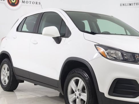 Used 2019 Chevrolet Trax LS AWD/4WD image 16