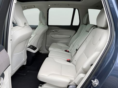 Used 2023 Volvo XC90 B6 Core w/ Protection Package Premier AWD/4WD image 28