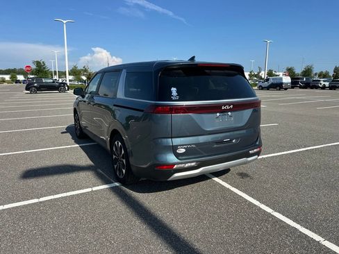 Certified 2024 Kia Carnival EX FWD image 9