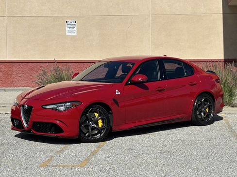 Used 2017 Alfa Romeo Giulia Quadrifoglio image 3