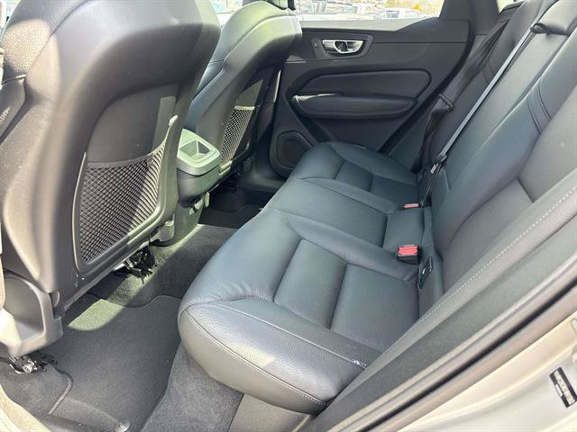 Used 2025 Volvo XC60 B5 Plus AWD/4WD image 9