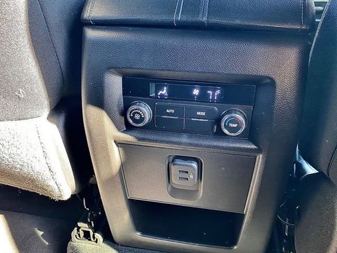 Certified 2023 Chevrolet Traverse LT image 6