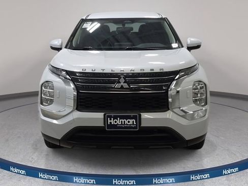 Used 2023 Mitsubishi Outlander ES AWD/4WD image 3