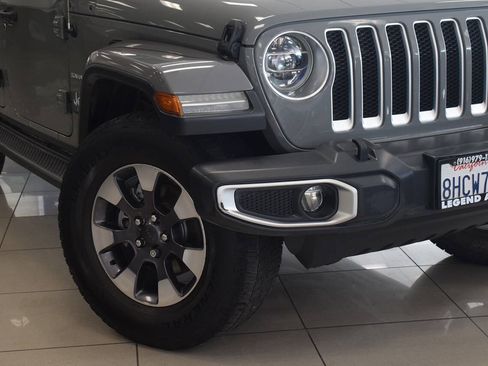 Used 2018 Jeep Wrangler Unlimited Sahara AWD/4WD image 8