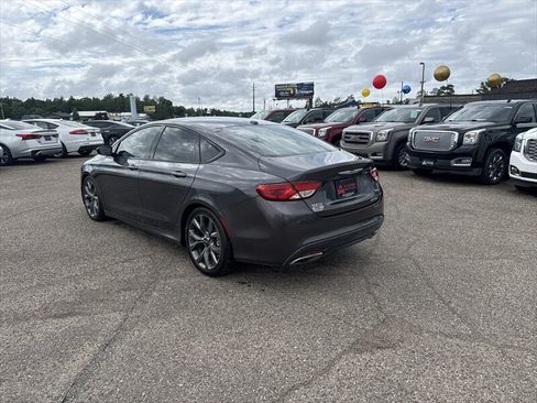 Used 2016 Chrysler 200 S FWD image 3