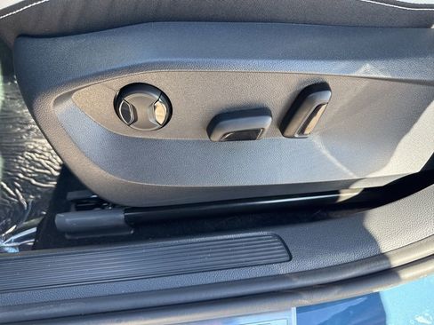 New 2026 Volkswagen Taos SE FWD image 16