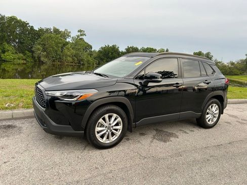 Used 2024 Toyota Corolla Cross LE FWD image 2