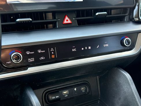 Used 2025 Kia Sportage EX FWD image 24