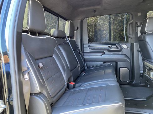 Used 2024 GMC Sierra 2500 AT4X image 40