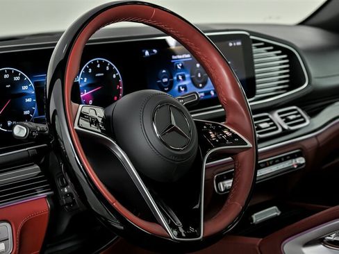 Used 2025 Mercedes-Benz Maybach GLS 600 4MATIC image 28