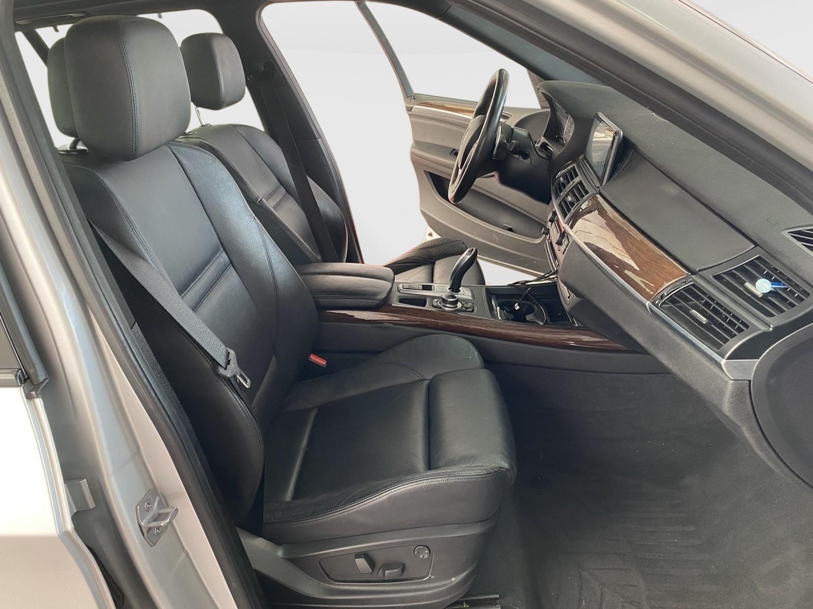 Used 2013 BMW X5 xDrive50i w/ Sport Activity Pkg AWD/4WD image 9