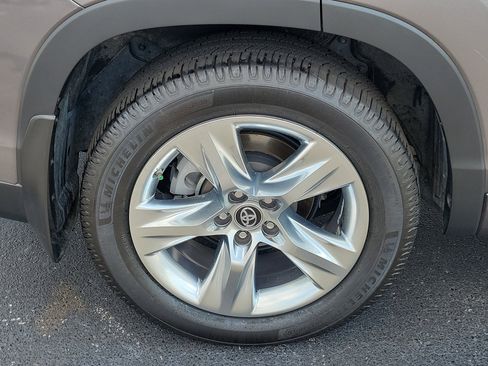 Used 2016 Toyota Highlander Limited AWD/4WD image 7